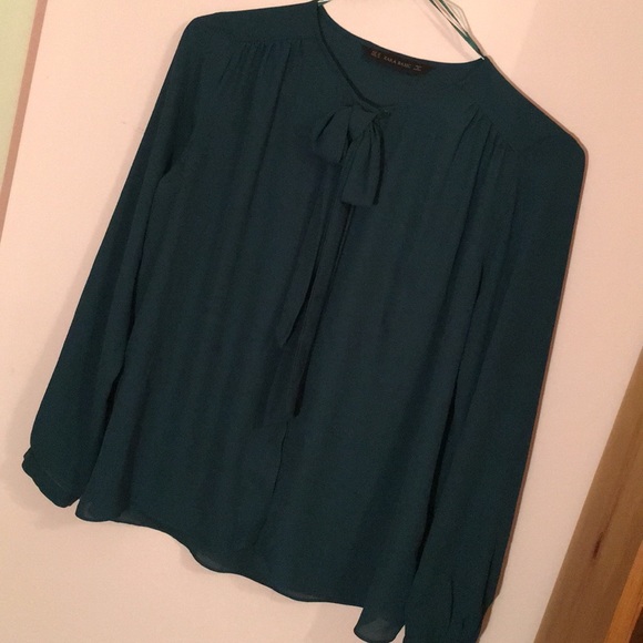 Zara Tops - ZARA BASIC FLOWY BLOUSE W/ TIE AT NECK